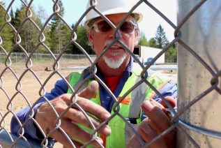 ron using large 6/58 easy twist fence tie