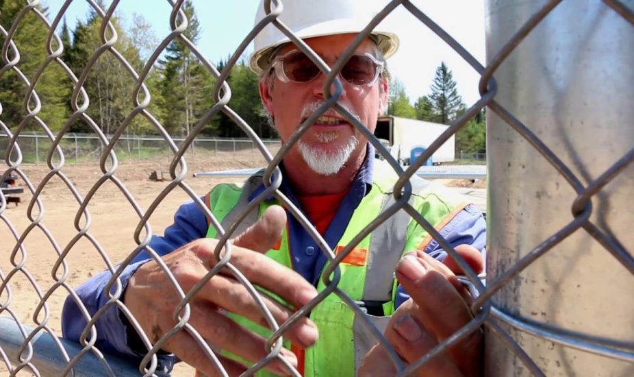 ron using large 6/58 easy twist fence tie